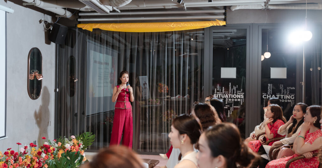 Dấu hiệu bạn đang phụ thuộc cảm xúc trong tình yêu