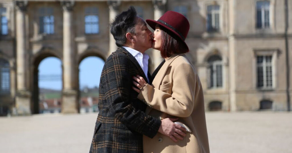 Khi người đàn ông bạn rất thích bỗng nhiên im lặng: Bạn nên làm gì để không tự phá hỏng mối quan hệ?